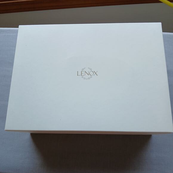 Lenox Great Giftables Carved Tea Light Lamps set of 2 in original box EUC - Picture 2 of 8